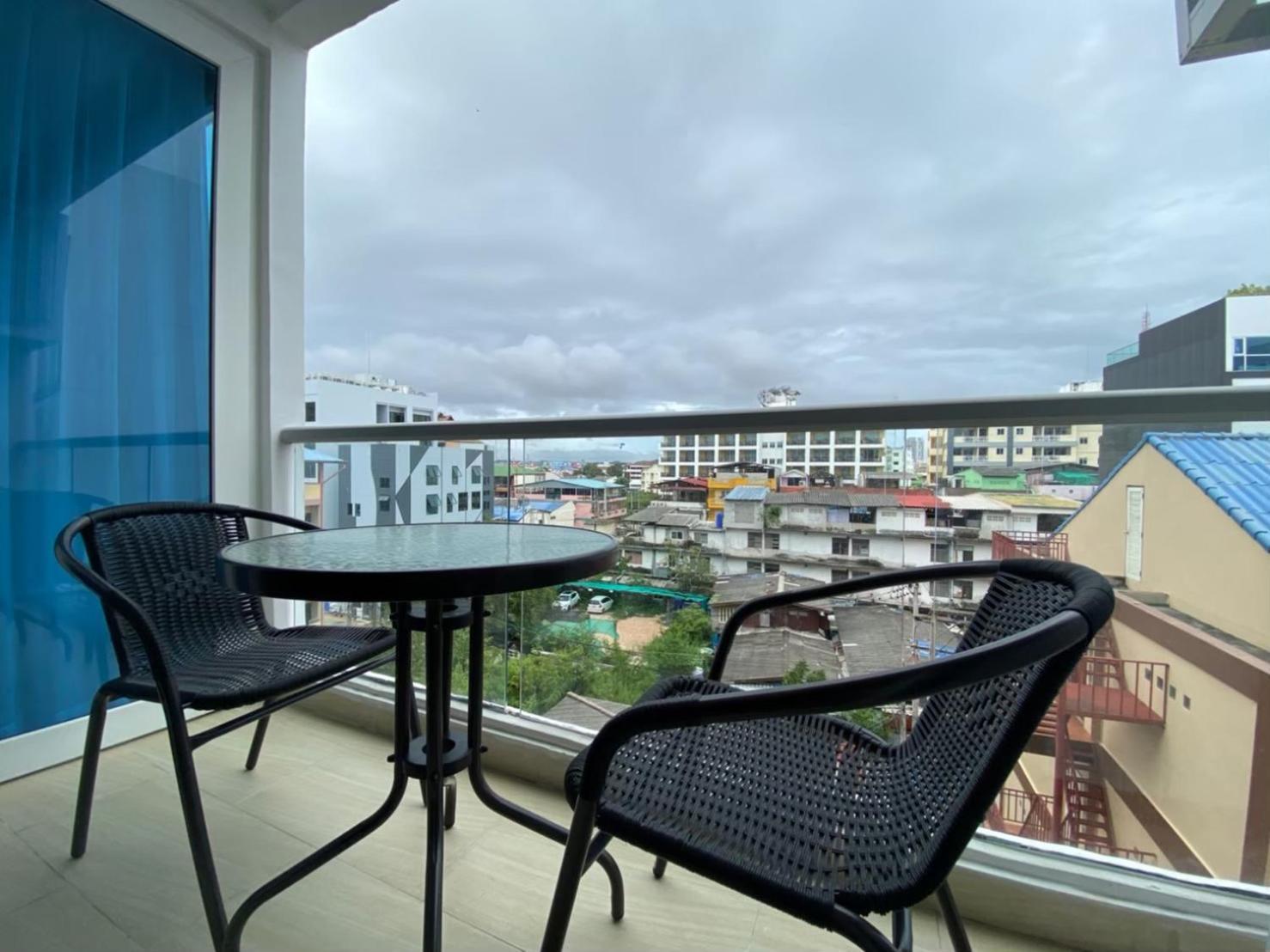 Grand Avenue Suites X Monthstayz Thailand Pattaya Exterior photo